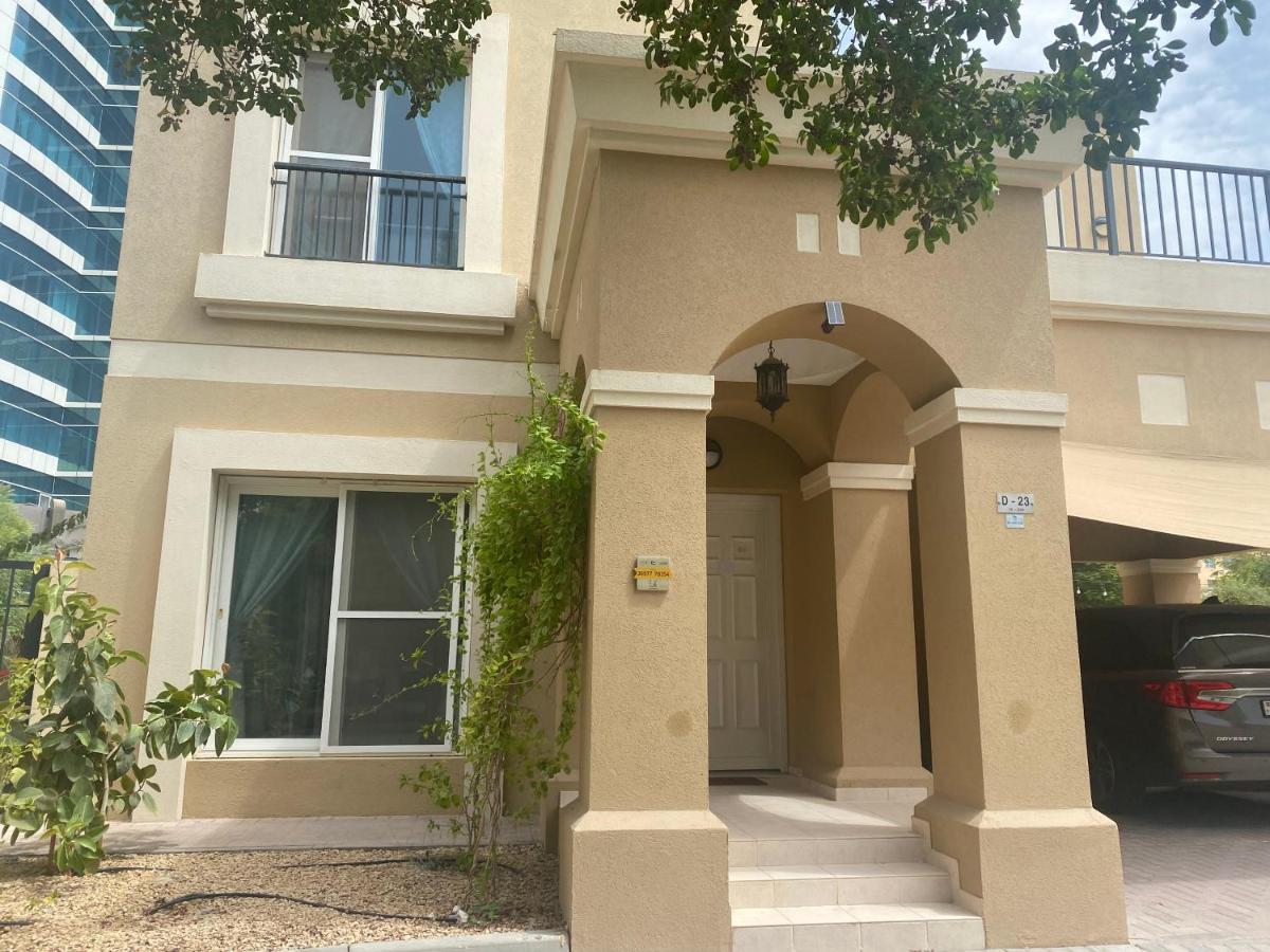 Spacious 4-Bedroom Villa, Children Friendly Ντουμπάι Εξωτερικό φωτογραφία