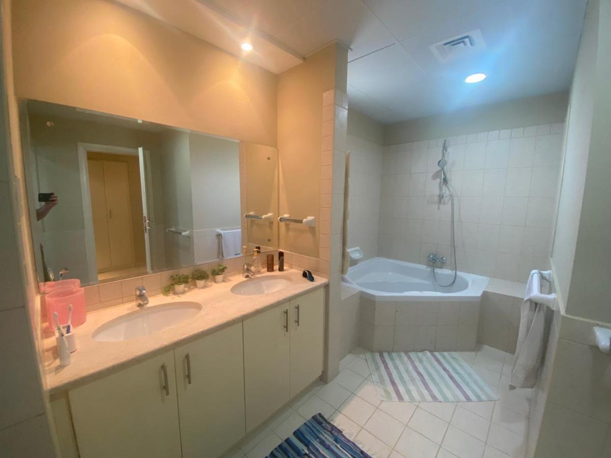Spacious 4-Bedroom Villa, Children Friendly Ντουμπάι Εξωτερικό φωτογραφία