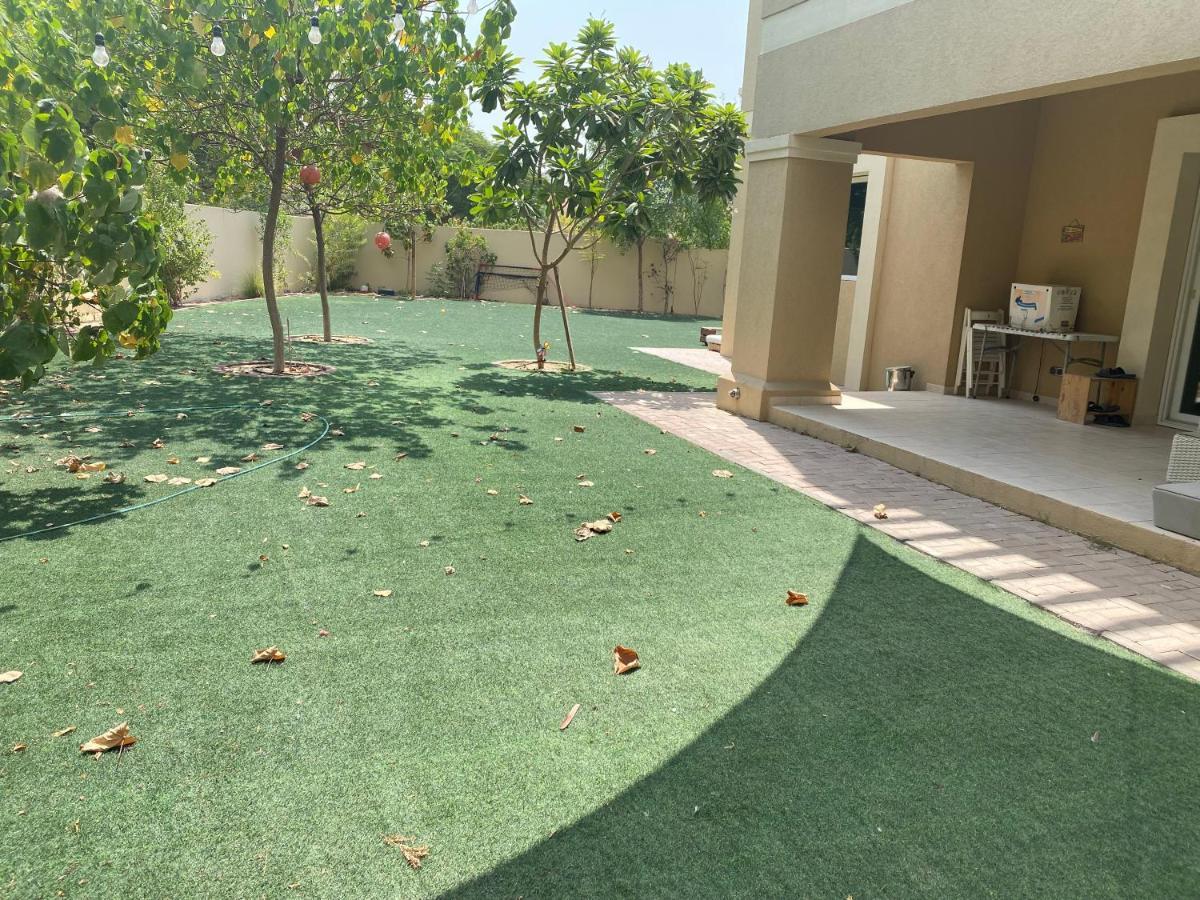 Spacious 4-Bedroom Villa, Children Friendly Ντουμπάι Εξωτερικό φωτογραφία