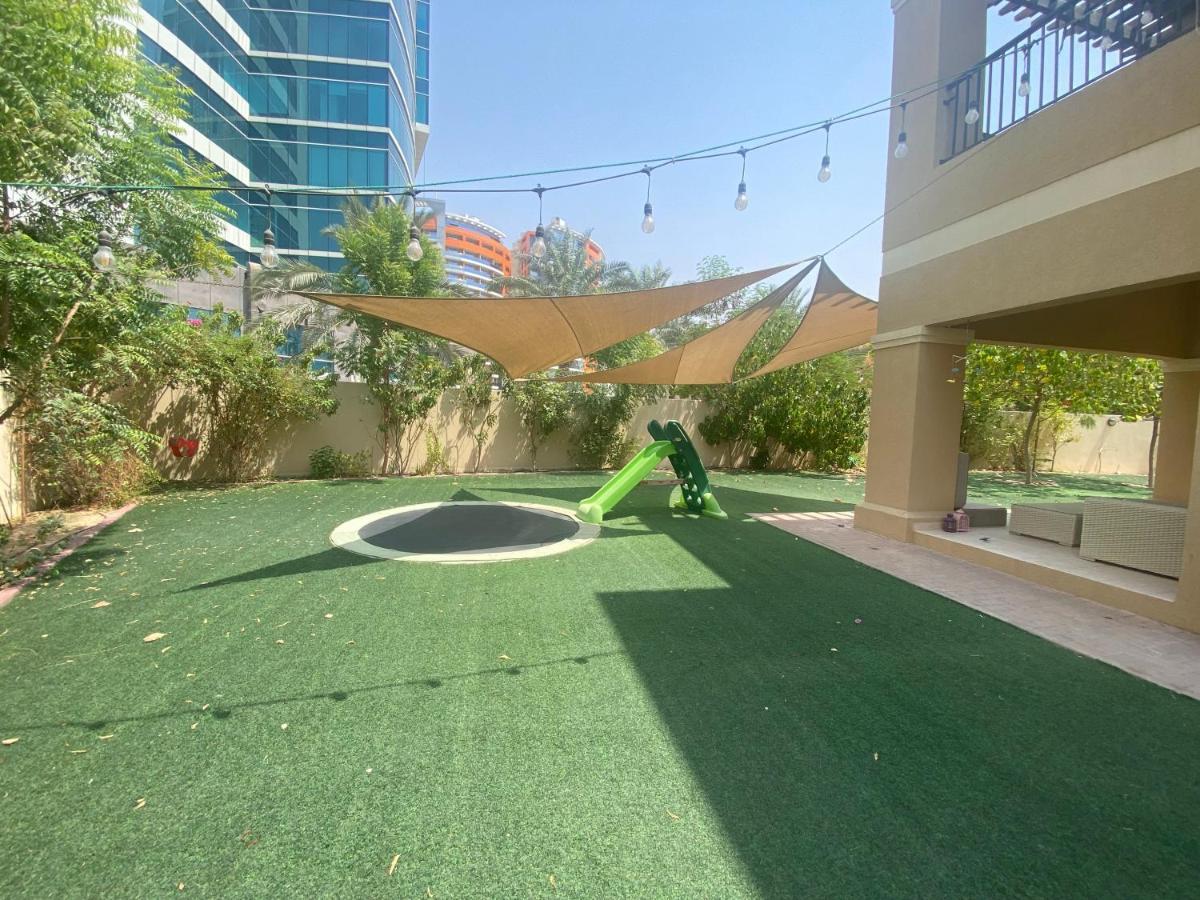 Spacious 4-Bedroom Villa, Children Friendly Ντουμπάι Εξωτερικό φωτογραφία