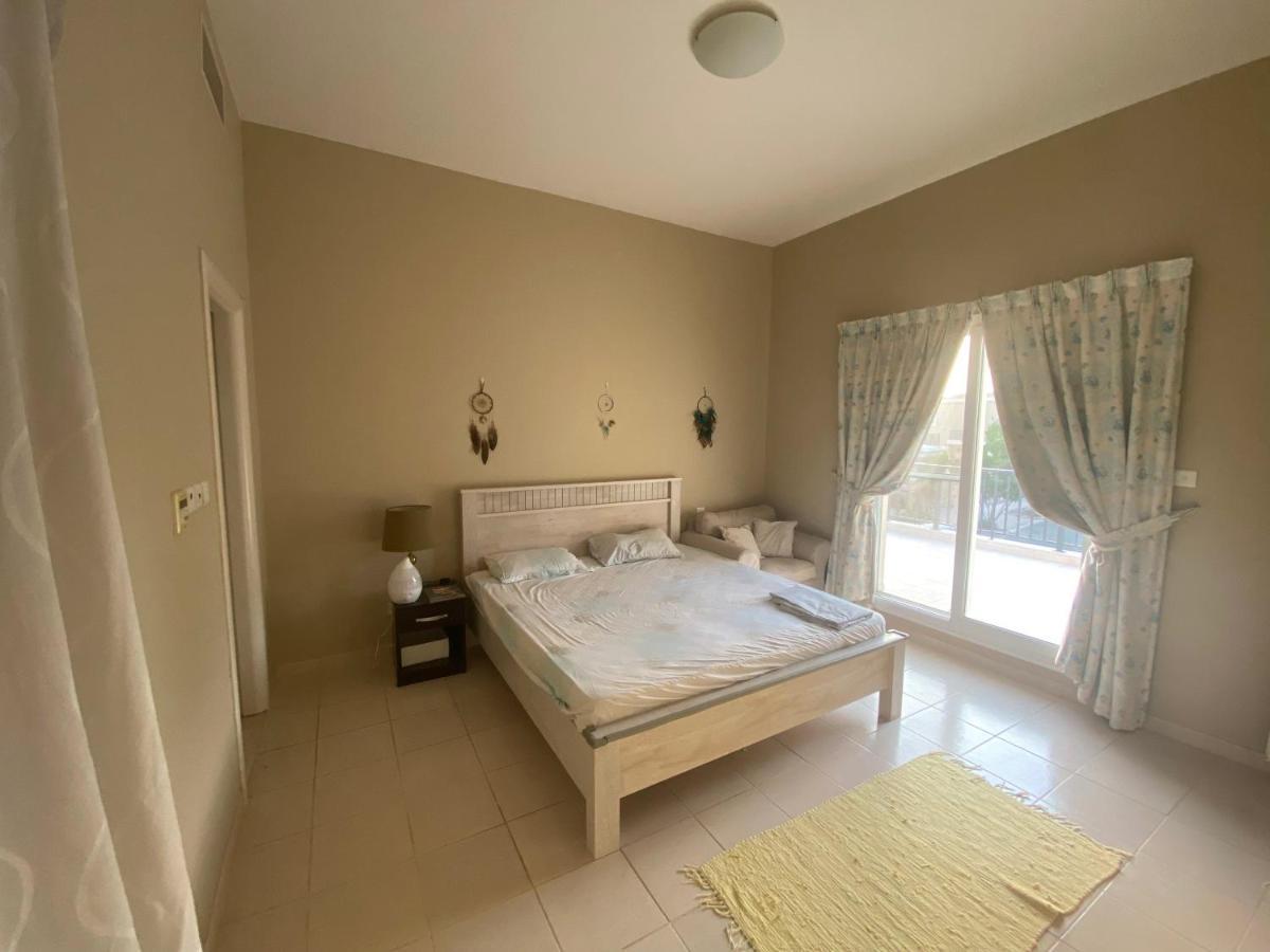 Spacious 4-Bedroom Villa, Children Friendly Ντουμπάι Εξωτερικό φωτογραφία