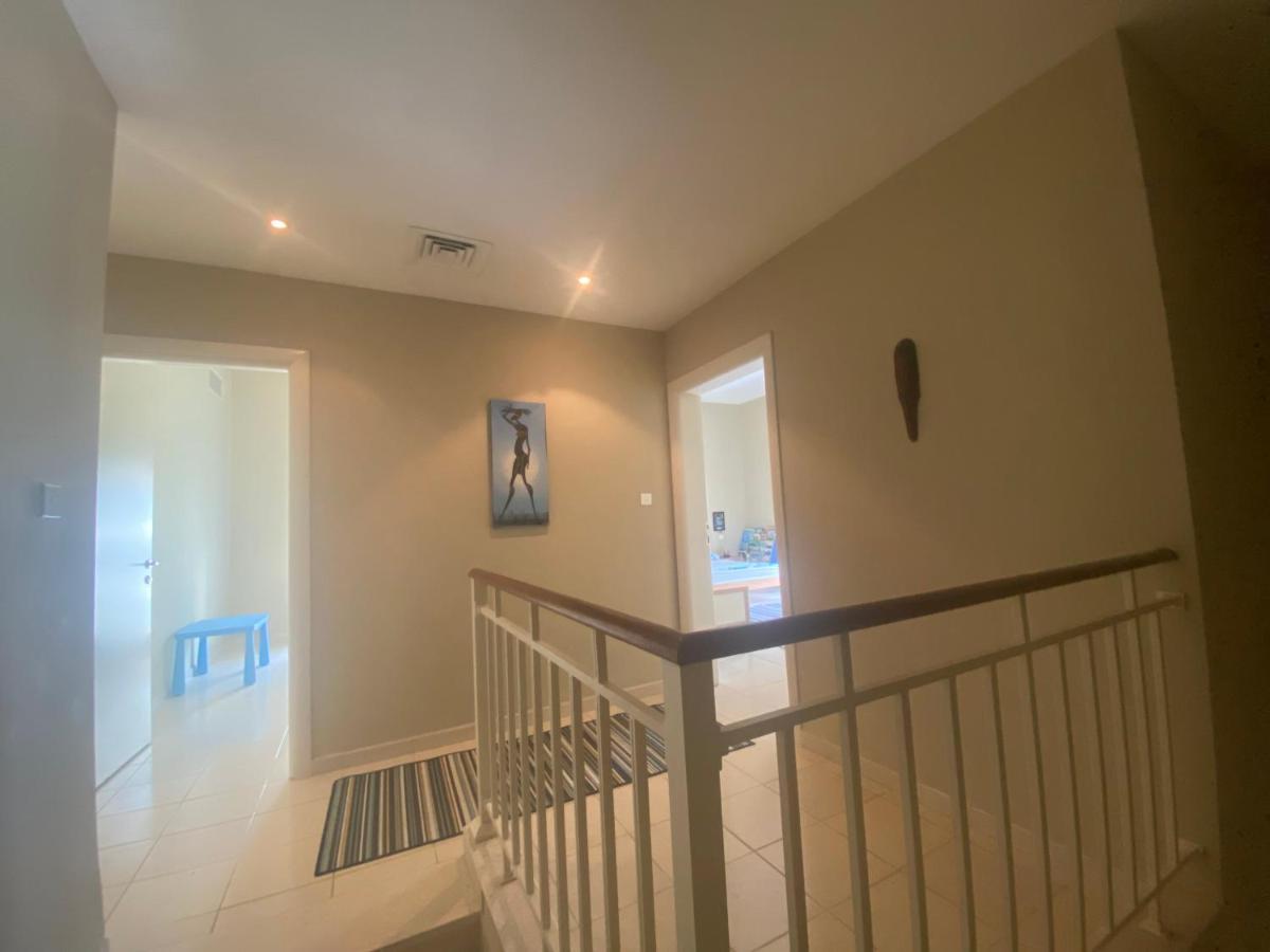 Spacious 4-Bedroom Villa, Children Friendly Ντουμπάι Εξωτερικό φωτογραφία